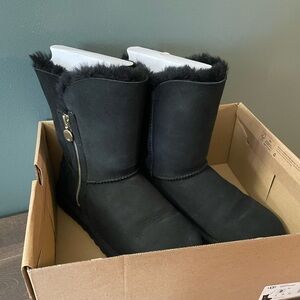 UGG Bailey Zip Boots Size 8.